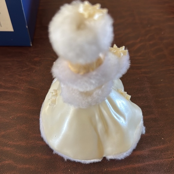 Retired 2002 Madame Alexander ornament - Picture 5 of 7